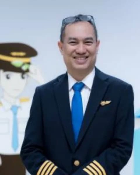 ภาพถ่ายกัปตันนนทพร มัณฑะจิตร กรรมการบริษัท