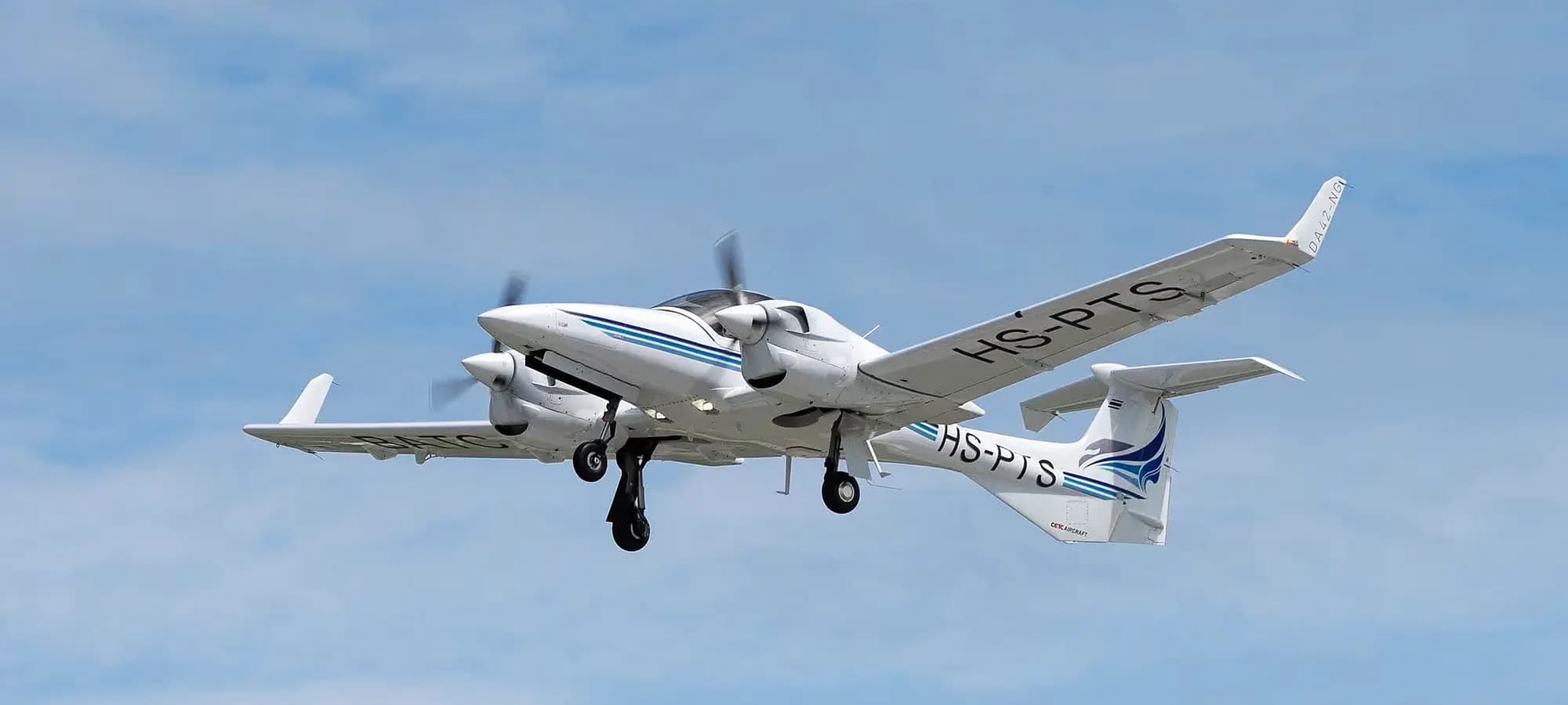 เครื่องบินฝึก Diamond DA42 ขณะทำการบิน